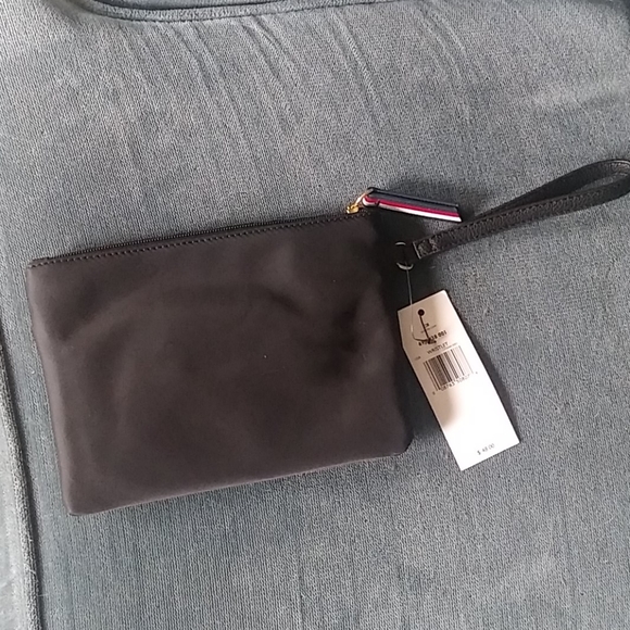 Tommy Hilfiger wristlet - Picture 2 of 4